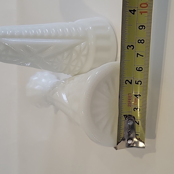 Vintage,  pair of Milk Glass Bud Vases, Stars and Bars design, Anchor Hocking - Picture 10 of 10